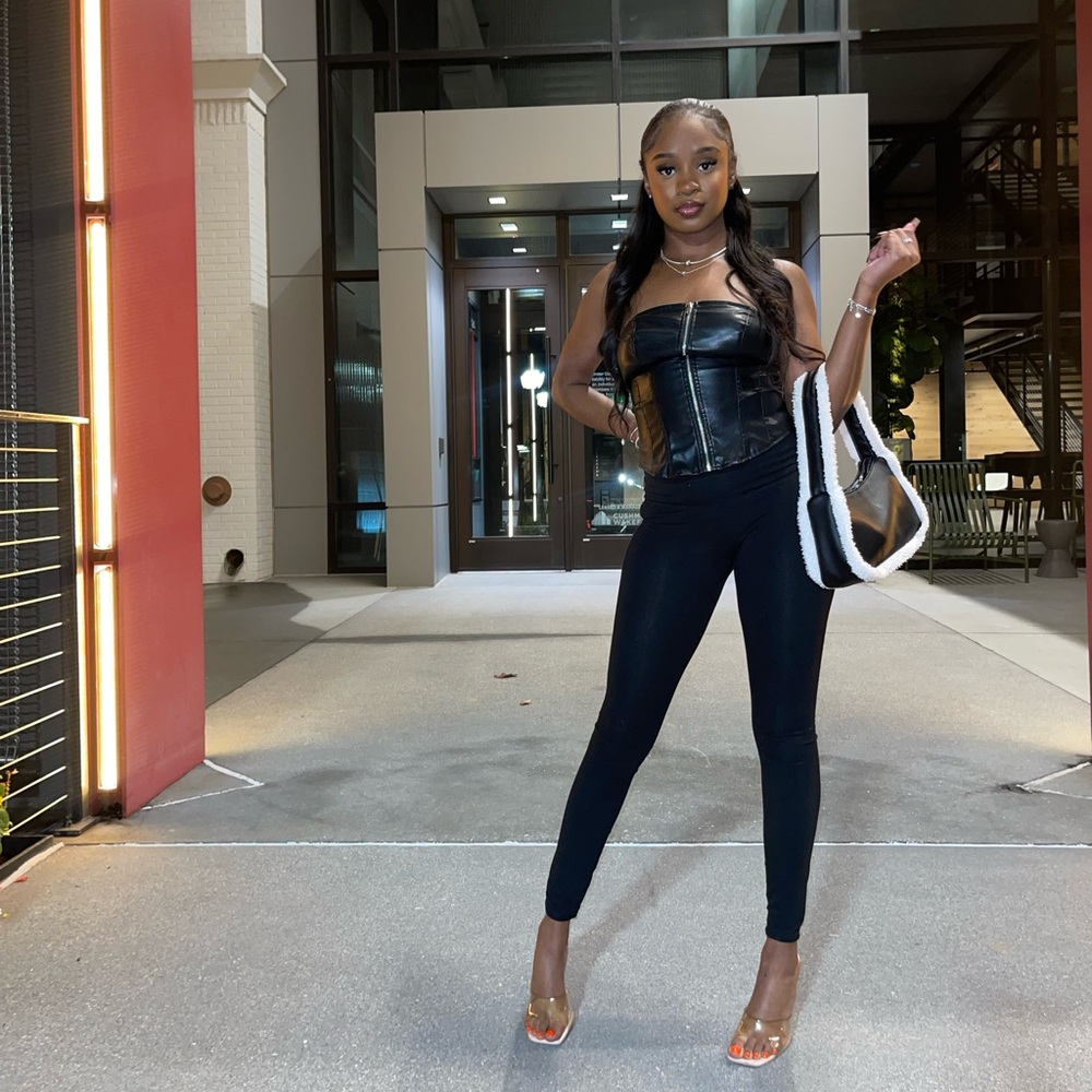 Meet your Posher, Renisha